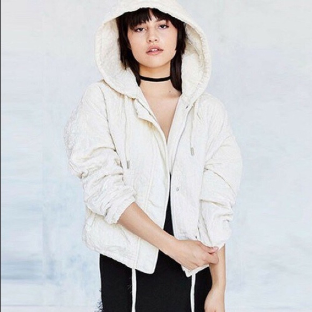 UO Silence + Noise Geo Quilted Jacket White Velvet